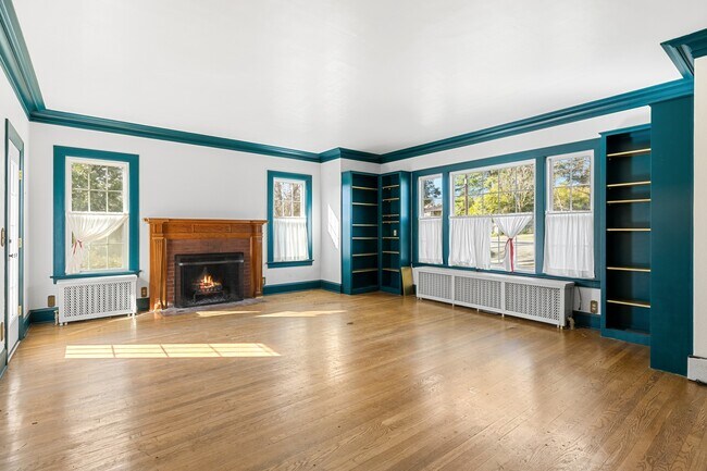 Foto del edificio - 2004 Hillcrest Rd