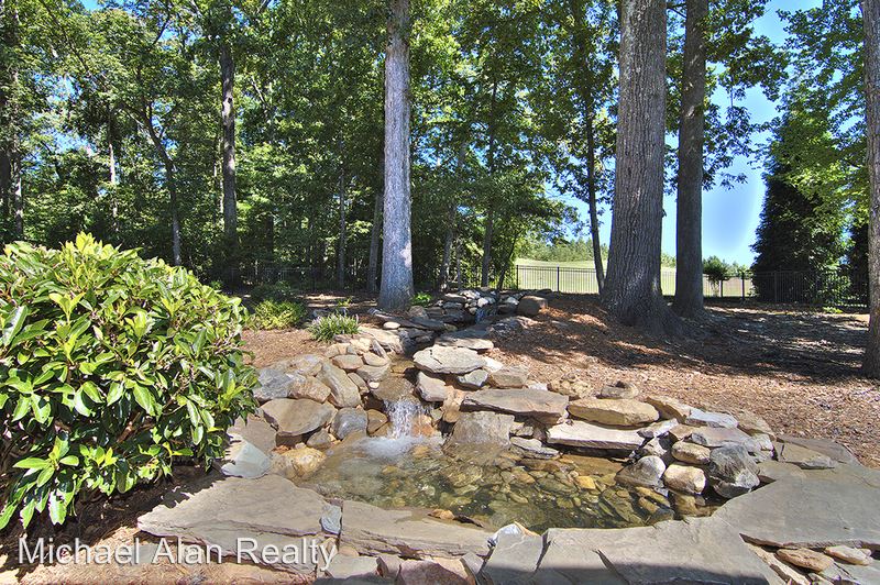 Building Photo - 5518 Strabane Dr