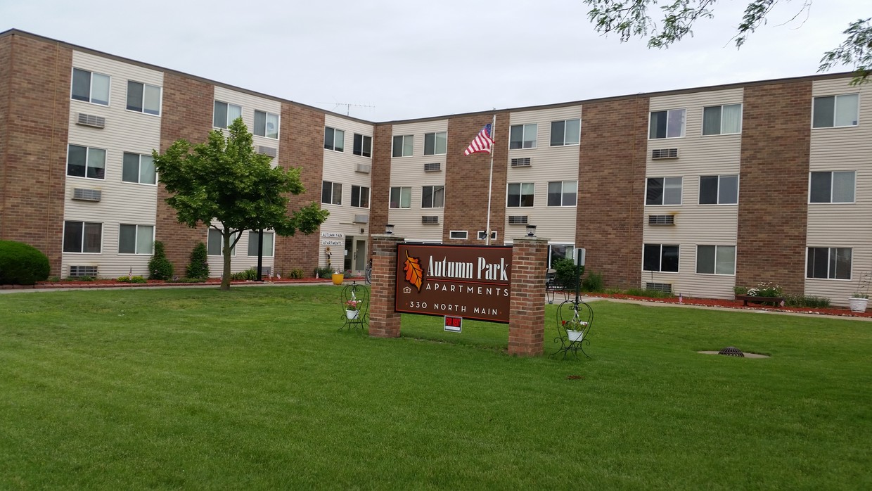Foto principal - 330 N Main St