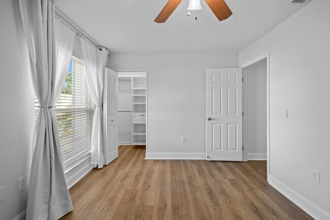 Foto del edificio - 11816 Cypress Hill Cir