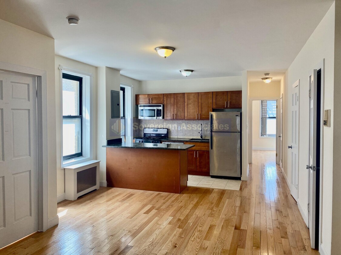 Primary Photo - 686 W 204th St