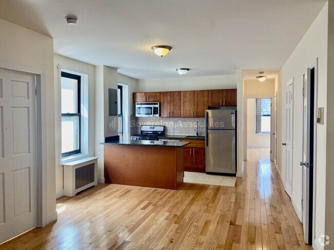Building Photo - 686 W 204th St