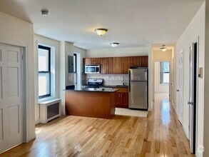 Building Photo - 686 W 204th St