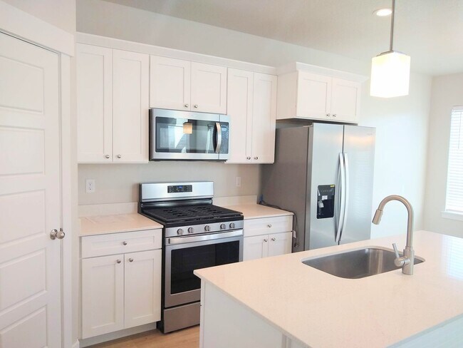 Foto del edificio - Bluffdale Townhouse Rental in Bringhurst S...