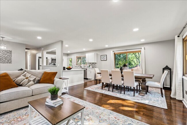 Foto del edificio - 2N361 Diane Ave