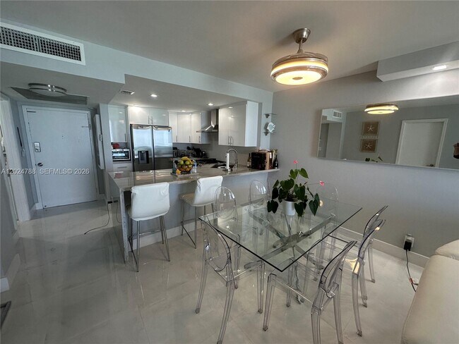 Foto del edificio - 2030 S Ocean Dr