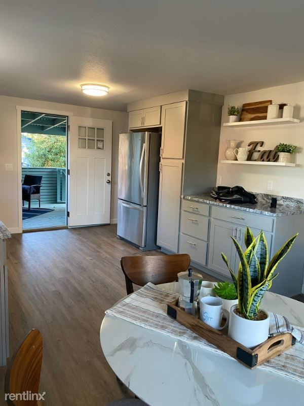 Building Photo - 3 br, 2 bath House - 203 E Spruce St