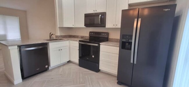 Foto del edificio - Exceptional Fully Remodeled 2-Bedroom, 2-Bath Duplex in University PlaceFenced Yard