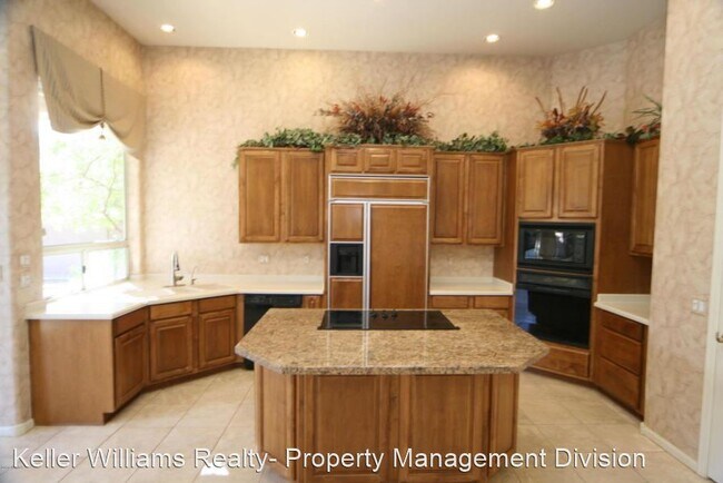 Building Photo - 1081 N Brandon Dr