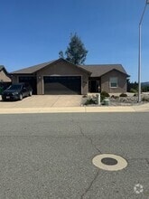 Building Photo - 4045 Pembroke Ln