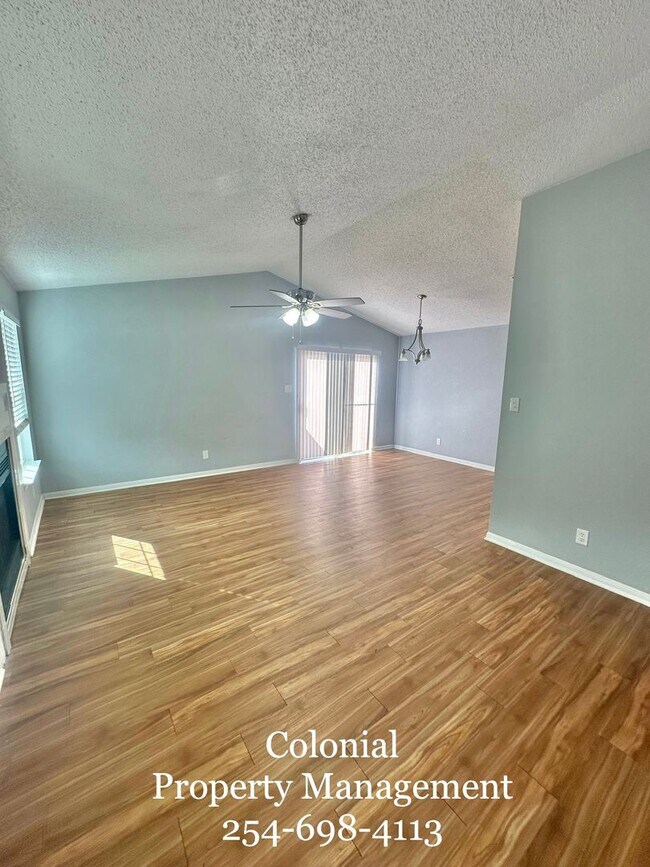 Foto del edificio - AVAILABLE NOW! 1/2 OFF 1st Month's RENT IF YOU MOVE IN DURING DECEMBER!!!