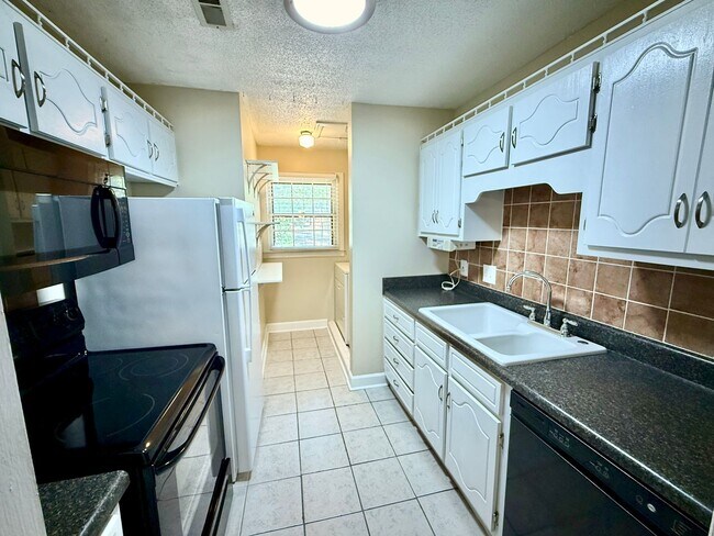 Building Photo - 1 Bedroom Condo On Chapman Mountain