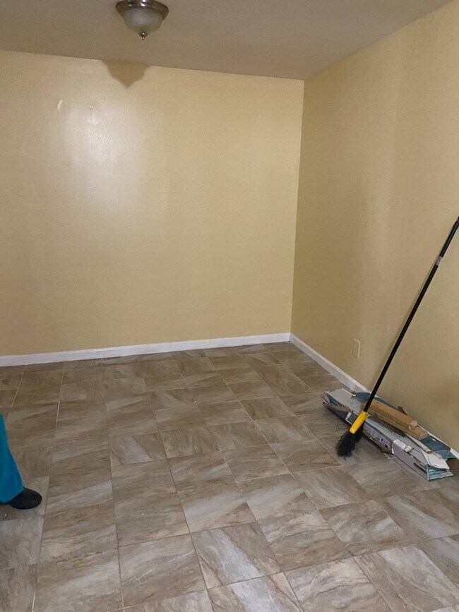 Foto del edificio - 8807 Bedell Ln