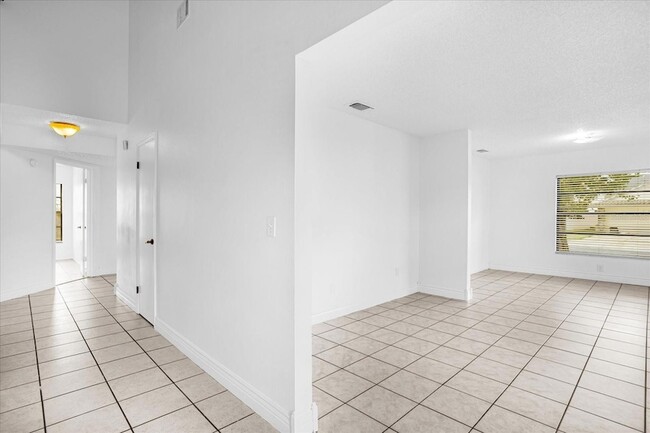 Building Photo - 601 Tomlinson Terrace