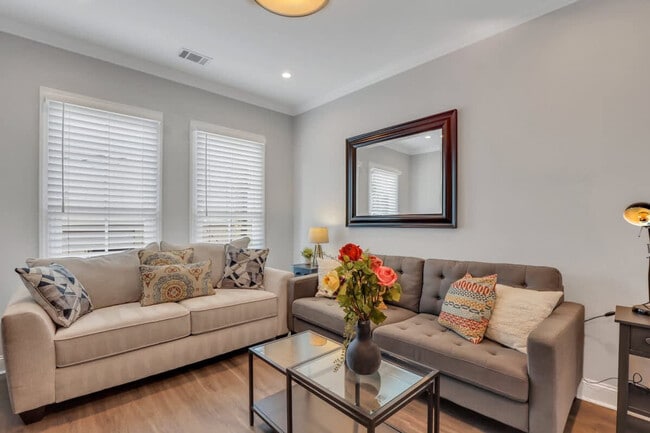 Building Photo - 305 Alice St