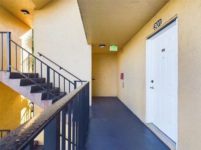 Foto del edificio - 9370 SW 8th St