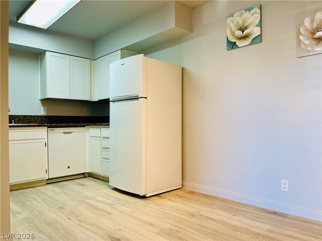 Building Photo - 3151 N Soaring Gulls Dr