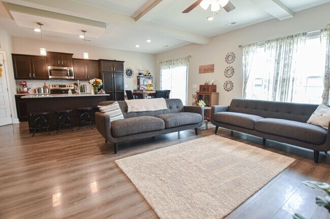 Foto del edificio - Pet Friendly Three Bedroom with Bonus!