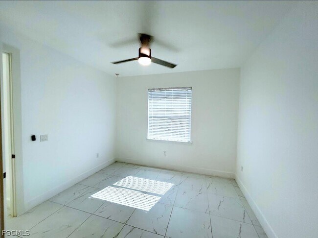 Foto del edificio - 674 Chemstrand St E