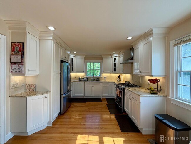 Foto del edificio - 214 Rivercrest Dr