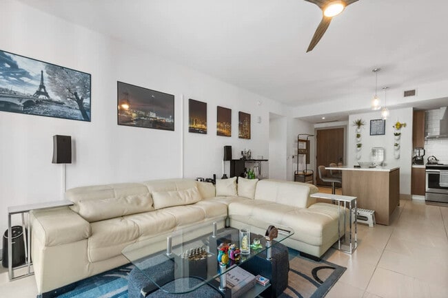 Building Photo - 298 SE 2nd Ave