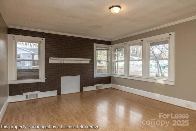 Foto del edificio - 1420 Amhurst St