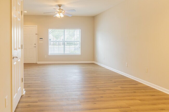 Foto del edificio - 8144 Summerside Cir
