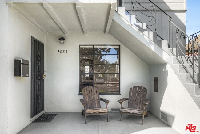 Foto del edificio - 1031 S Tremaine Ave