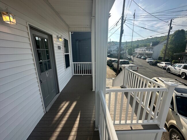 Building Photo - 113 N Coal St