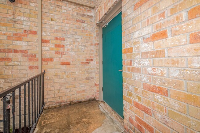 Building Photo - 2475 Underwood St