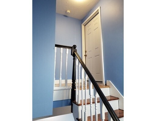 Building Photo - 593 Park St