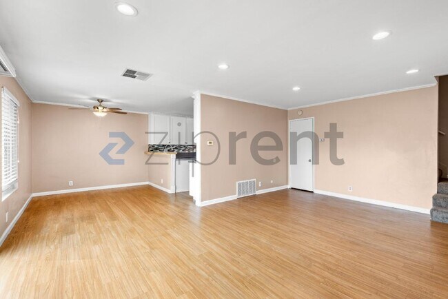 Foto del edificio - 6889 Panamint Row