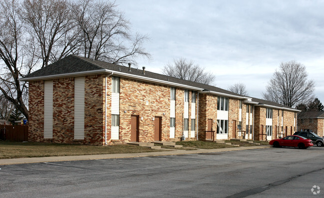 Building Photo - Cloverleaf Apartments & Townhomes