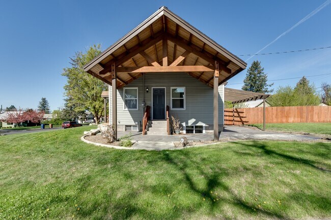 Foto del edificio - COMING SOON !!! Shadle Park 3 Bedroom 2 Bath Home near Garland district