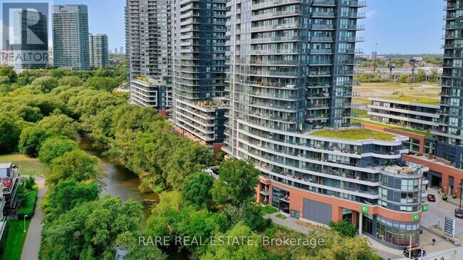 Photo du bâtiment - 2212-2212 Lake Shore Blvd W