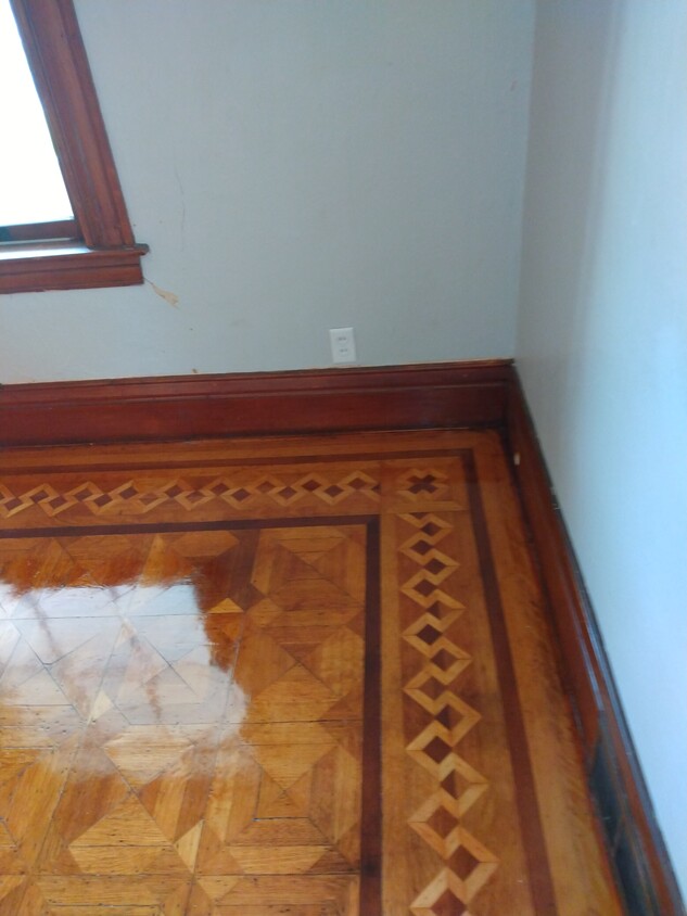 Original hardwood floors - 504 S 5th St
