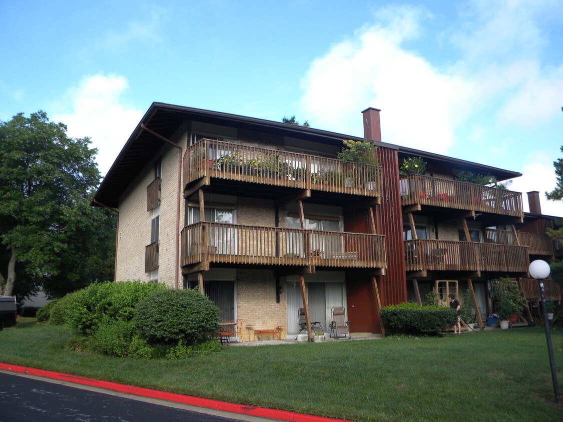 middle unit - 789 Fairview Ave