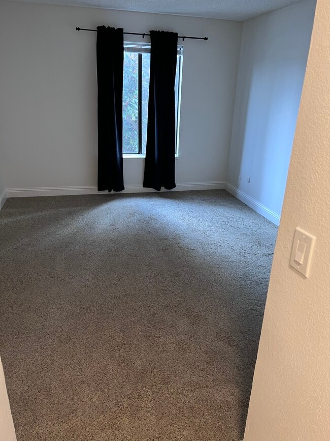 bedroom - 2077 Washington Avenue