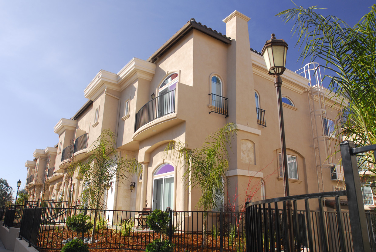 Vista de la propiedad - Sunset Rocklin Townhomes