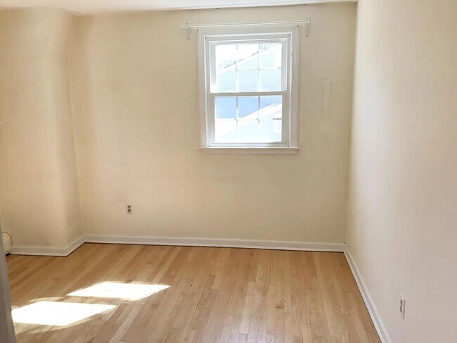 Building Photo - 33 Westview Terrace