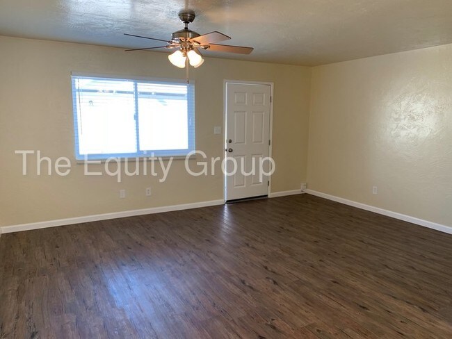 Building Photo - 547 W Tulare Ave