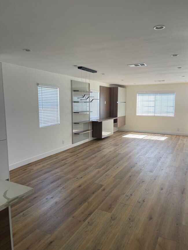 Foto del edificio - 7051 Garden Grove Ave