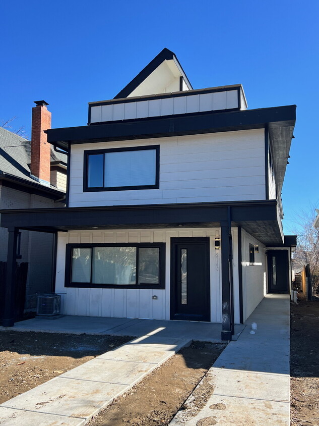 Primary Photo - "Spacious & Stylish Duplex Oasis: 2 Bed, 2...