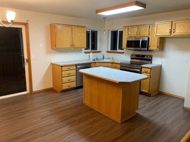 Building Photo - 1356 Westminster Ave