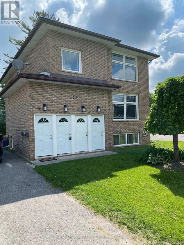 Primary Photo - 602 Park St N