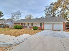 Building Photo - 305 Woodside Dr