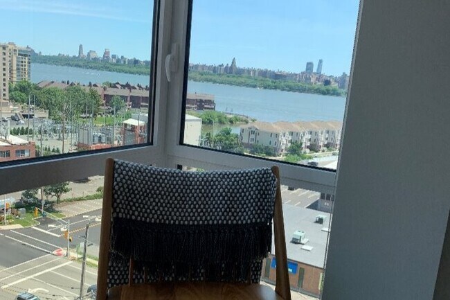 Foto del edificio - 7311 River Rd