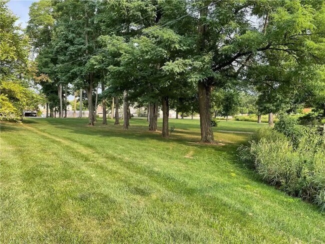 Building Photo - 837 S Park Trail Dr