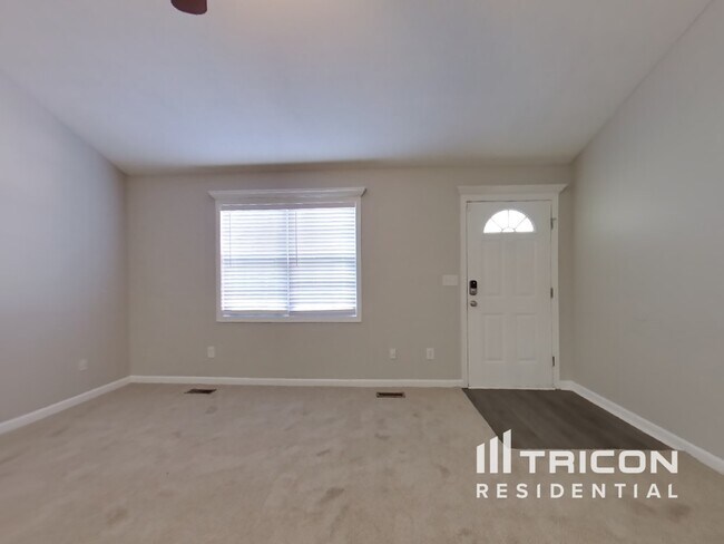 Foto del edificio - 402 Farm Brook Ln