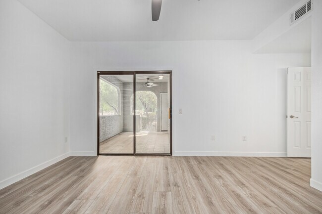 Foto del edificio - 15050 N Thompson Peak Pkwy